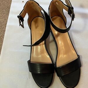 AEROSOLES Black Ankle-Strap Block Heel Sandals